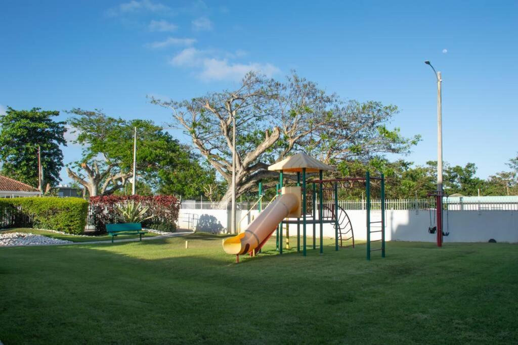 Vistas Apartment @ Puerto Nuevo Beach Vega Baja Eksteriør billede